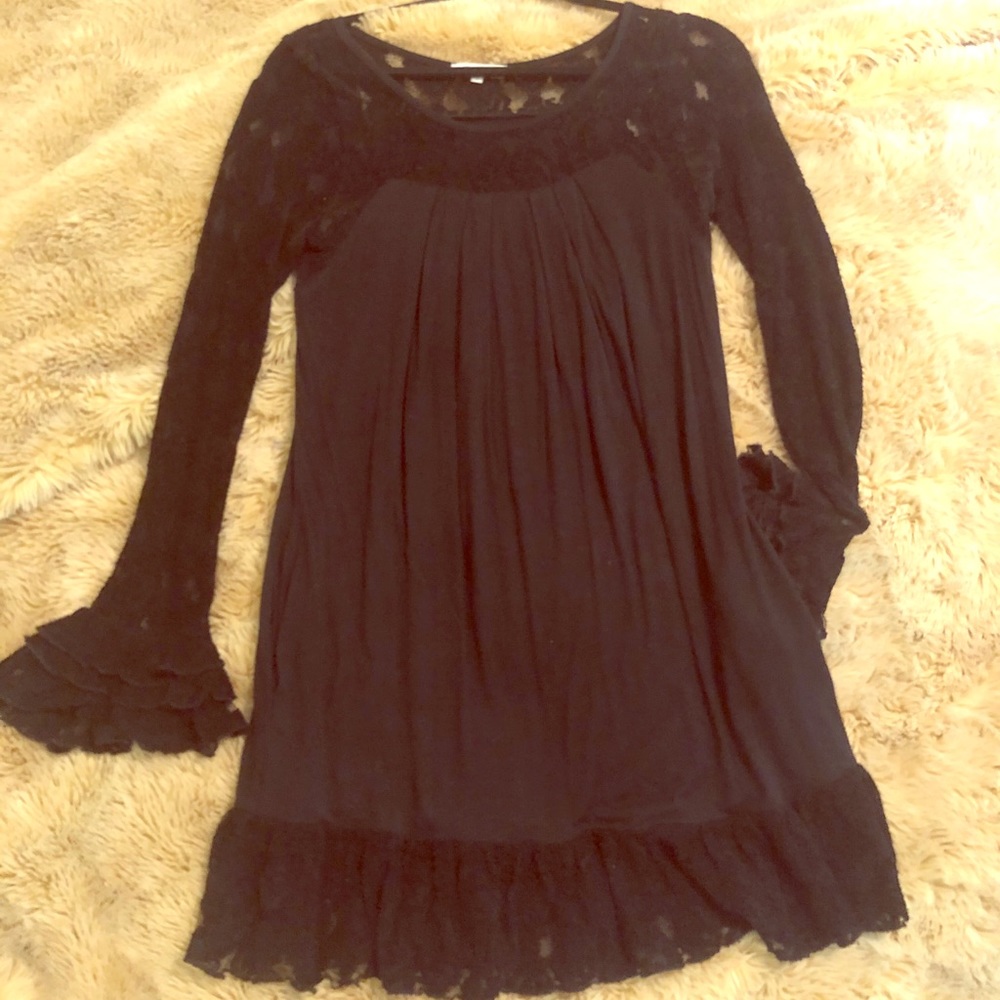 Super soft lace dress with pockets